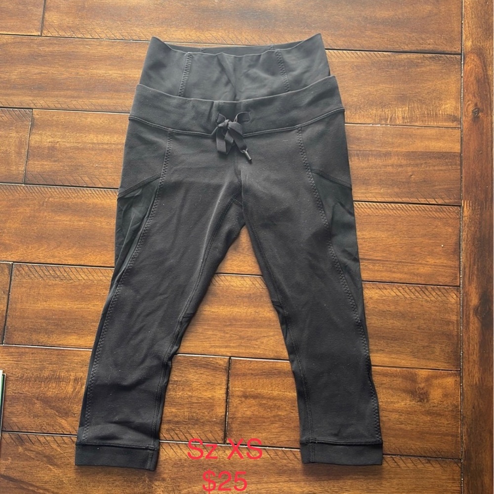Lululemon Invert cropped leggings sz xs